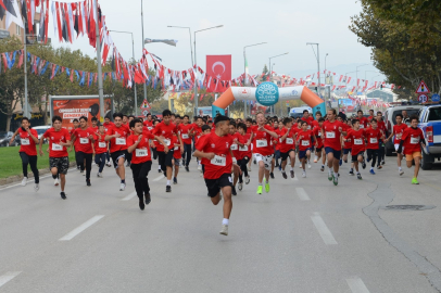 Nilüfer’de gençler ve çocuklar Cumhuriyet için koştu