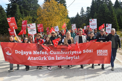 Uludağ’da yüzlerce kişi Cumhuriyetin izinde yürüdü