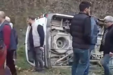 Bursa’da yolcu minibüsü devrildi 8 kişi hafif yaralandı