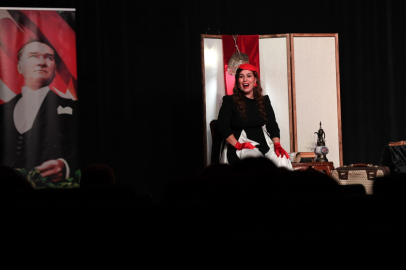 Cumhuriyet’in Kuruluşu Tek Kişilik Müzikalle Anlatıldı  