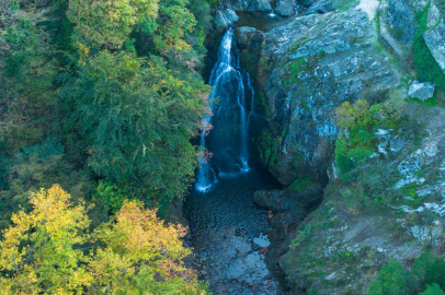 Sudüşen Şelalesi’nde sonbahar güzelliği