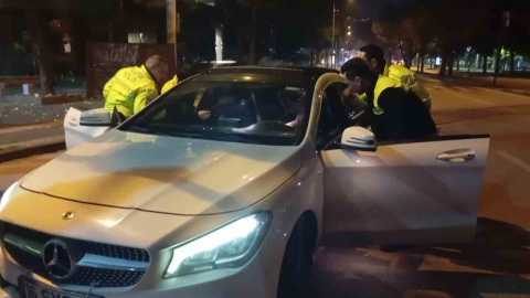 Polis ekiplerinden kaçmaya çalışan alkollü sürücü 63 bin 911 TL ceza yedi