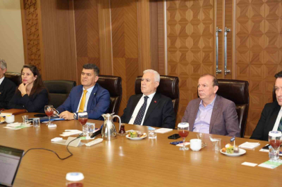 Bursa Büyükşehir Belediye Başkanı Bozbey: "Su tüketen sanayi tartışılmalı"
