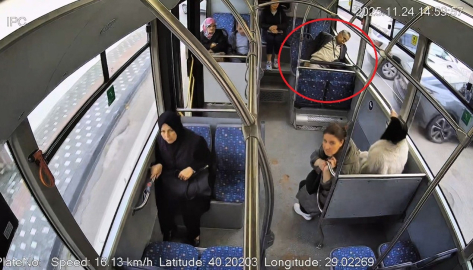 Otobüste fenalaşan adam için zamanla yarış...Yolcularla birlikte acile böyle çekti