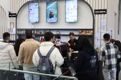 Gençler, Genç Kafe’nin müdavimi oldu