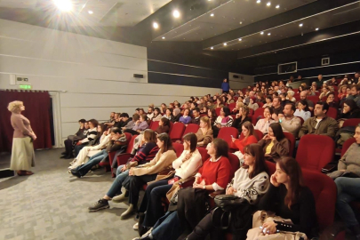 Pelin Esmer'in yeni filmi Nilüferliler ile buluştu