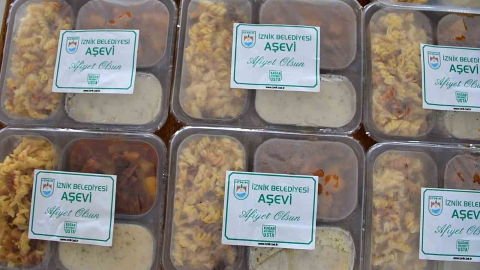 İznik Belediyesi’nden 365 gün sıcak yemek desteği