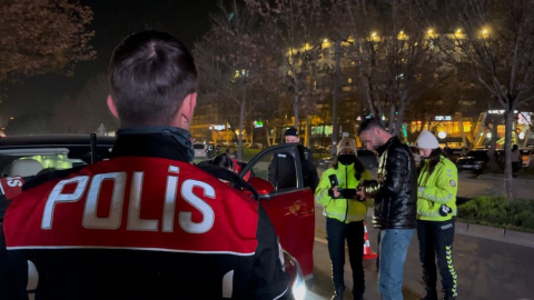 Bursa’da yılbaşı öncesi polis uygulamasında çok sayıda şüpheli yakalandı