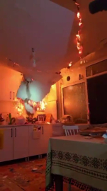 Yangında tavan çöktü, itfaiye ekipleri ölümden döndü... O anlar kameraya yansıdı