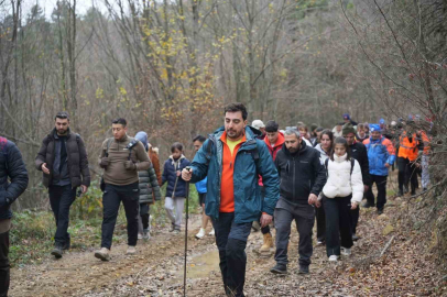 Yenişehir’de doğa yürüyüşü ile gençler stres attı