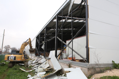 Nilüfer’de iki kaçak yapı daha yıkıldı