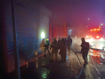 Bursa’da iş yeri yangını: Alevler çevredeki işletmelere sıçradı