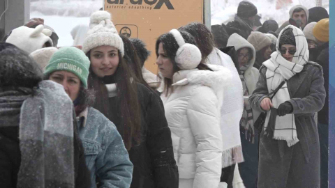 Uludağ’a yoğun kar yağdı, pistler doldu taştı