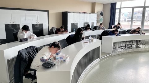 Öğrenci ve velileri sınav heyecanı sardı