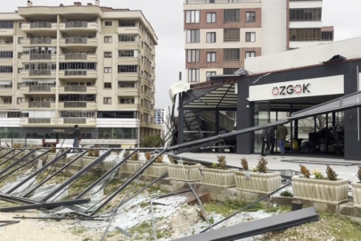 Fırtına çatıları uçurdu, karavanları devirdi