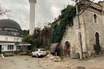 Şiddetli fırtına tarihi kiliseyi de vurdu