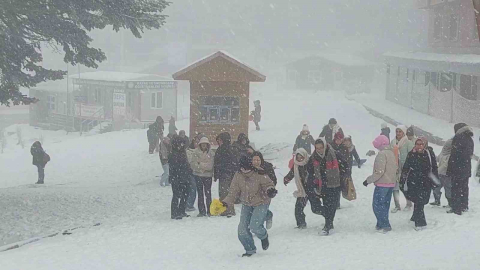 Uludağ’da kar kalınlığı 60 santimetreyi geçti
