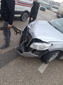 Çöp kamyonuyla arkadan gelen otomobilin arasına sıkışan işçi hayatını kaybetti