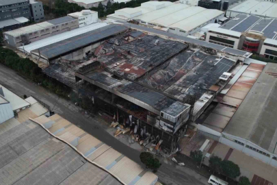 Alevlere teslim olan fabrika havadan görüntülendi