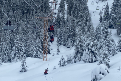 Uludağ’da telesiyejde mahsur kalan tüm tatilciler kurtarıldı