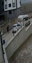 Bursa’da kaza yapan sürücülerin kavgası kameralara yansıdı