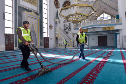 Camilerde Ramazan temizliği başladı