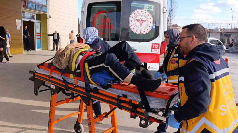 Tamir ettiği traktörün altında kaldı