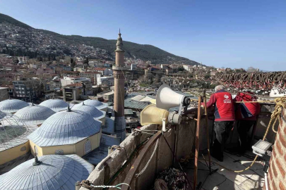 Bursa Ulu Cami’ye Ramazan mahyası: ’Kul hakkından sakın’