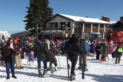Uludağ’da güneşli hafta sonunda zirve tatilcilerle doldu