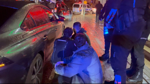 Alkolsüz sürücüsü, Yunus ekiplerini görünce gaza bastı: Polisin üzerine sürüp kaçtı, "Panik yaptım" dedi