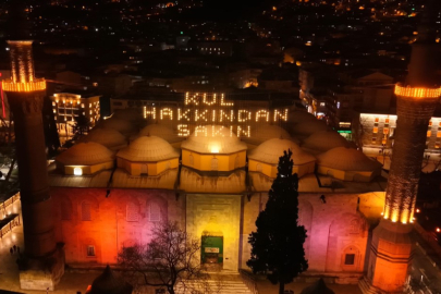 Ulu Cami’de Ramazan mahyası: "Kul hakkından sakın"