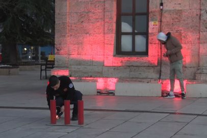 Bursalılara iftar ve sahuru ses bombası ile haber veriyorlar