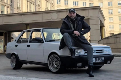 1995 model Tofaş "16" plakası ile New York sokaklarında