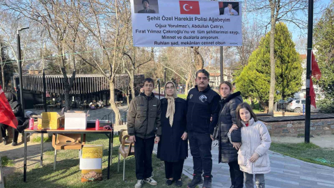 Şehitler için mevlit şekeri dağıttı