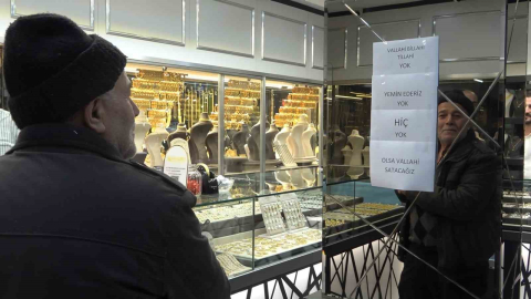 "Vallahi billahi yok" yazısı kuyumcuda izdihamı durduramadı