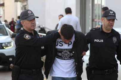 Ayağıyla araç sürdü: Ev hapsi ve her türlü motorlu araç kullanmama cezası aldı
