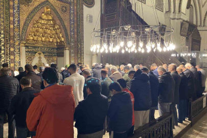 Bursa’da Muhsin Yazıcıoğlu için Ulucami’de mevlid okutuldu, helva ikram edildi