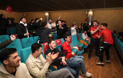 Milli maç heyecanı Osmangazi’de dev ekranda yaşandı