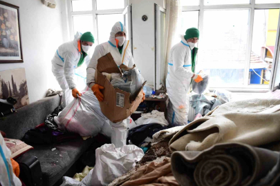 Bir daireden 4 kamyon çöp çıktı