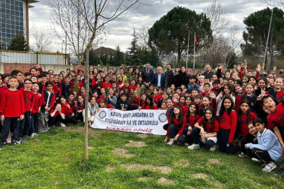 Bursa’da ilköğretim öğrencileri selvi fidanı diktiler