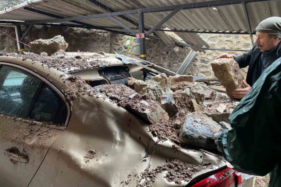 Bursa’da yağışla istinat duvarı çöktü, 3 lüks otomobil zarar gördü