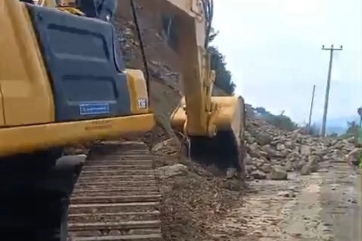 Gemlik-Mudanya yolu heyelan sebebiyle kapandı