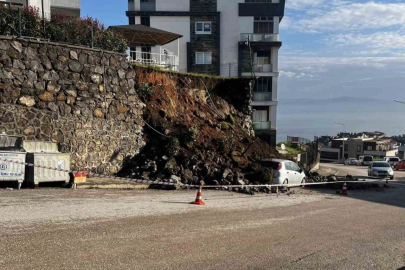Mudanya’da yağmura dayanamayan istinat duvarı çöktü