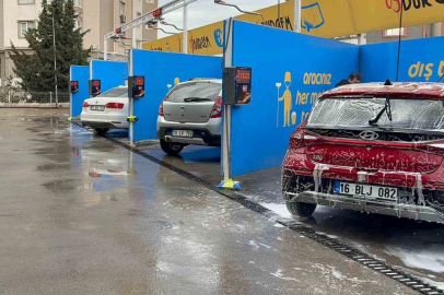 Bursa’ya çamur yağdı, sürücüler araç yıkamalara koştu