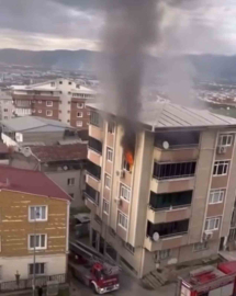 Bursa’da apartman dairesinde çıkan yangın, mahalleyi ayağa kaldırdı