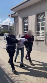 Bursa’da hapis cezası bulunan şahıs uyuşturucu ve silahla yakalandı