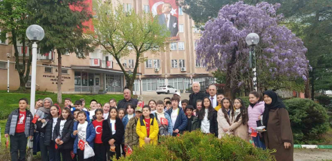 Miniklerden yürek ısıtan 23 Nisan kutlaması