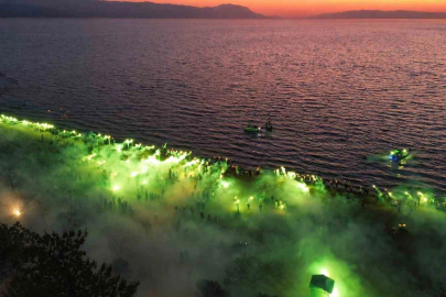 İznik sahili yeşil-beyaza boyandı