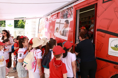 Osmangazi Belediyesi, çocuklara kitap ve tarih sevgisi aşılıyor